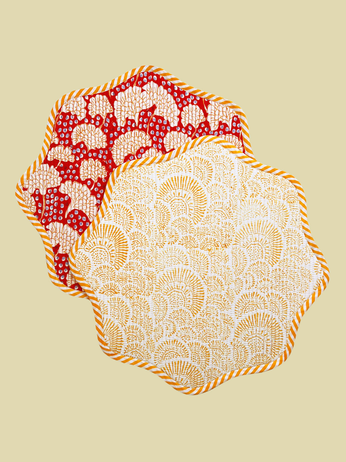 Scallop Placemat - Red/Yellow